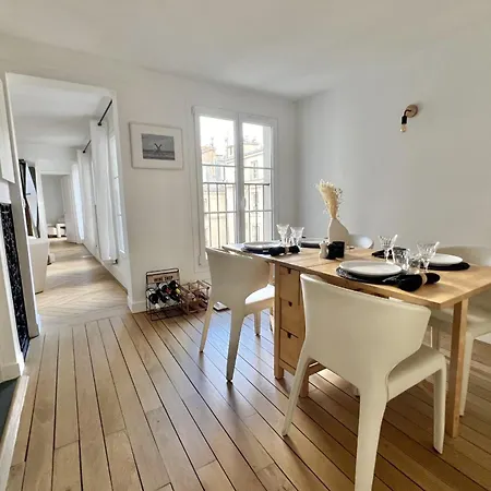 Apartment T3 In The Heart Of Paris